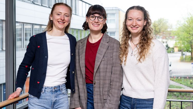 Gruppenbild der drei Promovierenden (von links): Wenke Reents, Lena Kayer und Johanne Buhre