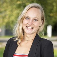 Porträt von Jella Voelter.