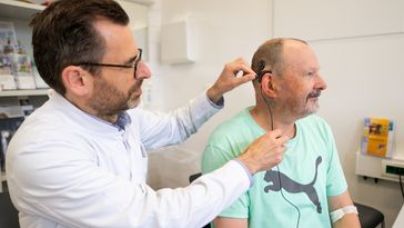 Klinik,  1.000 CI,  HNO,  Prof. Dr.med. Andreas Radeloff,  Universitätsklinik für HNO Heilkunde,  Adult,  Face,  Head,  Male,  Man,  Person