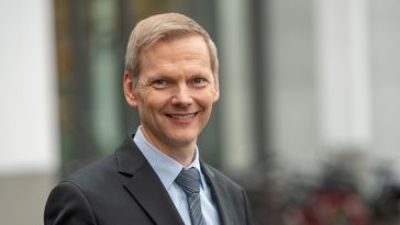 Porträtbild von Lars Schwettmann